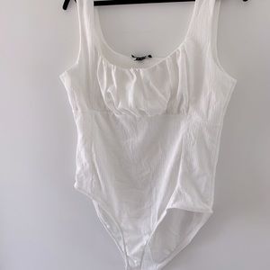 White Bodysuit in crepe material, with gathered bodice and square neckline.